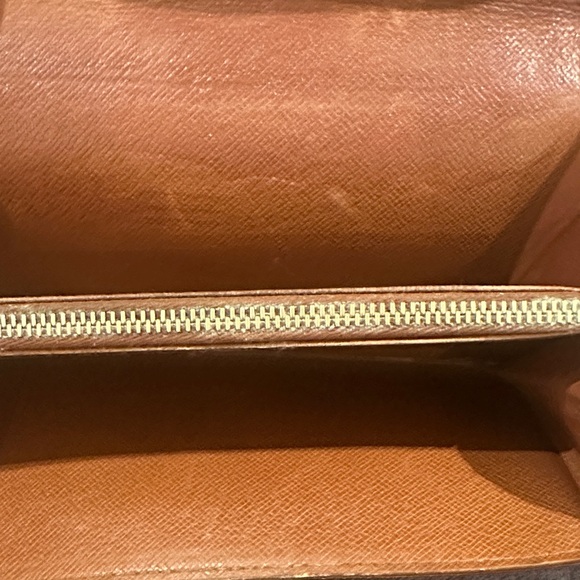 Louis Vuitton AUTHENTIC Classic Monogram Wallet/Clutch - Picture 16 of 17